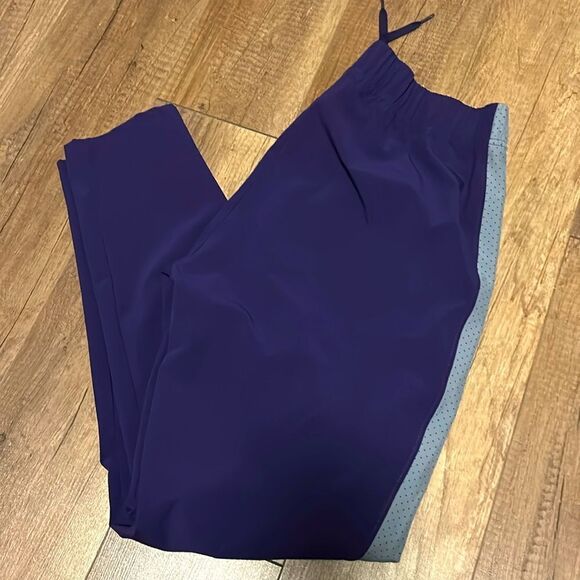 Under Armour athletic pants loose - Picture 2 of 5